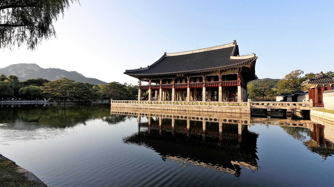Gyeongbok paleis Gyeonghoeru